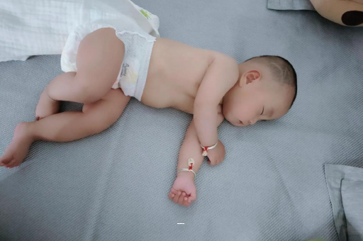 余江宝宝脚心出汗怎么回事